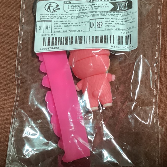 Fashionable Durable Plastic Keychain New - Picture 8 of 11